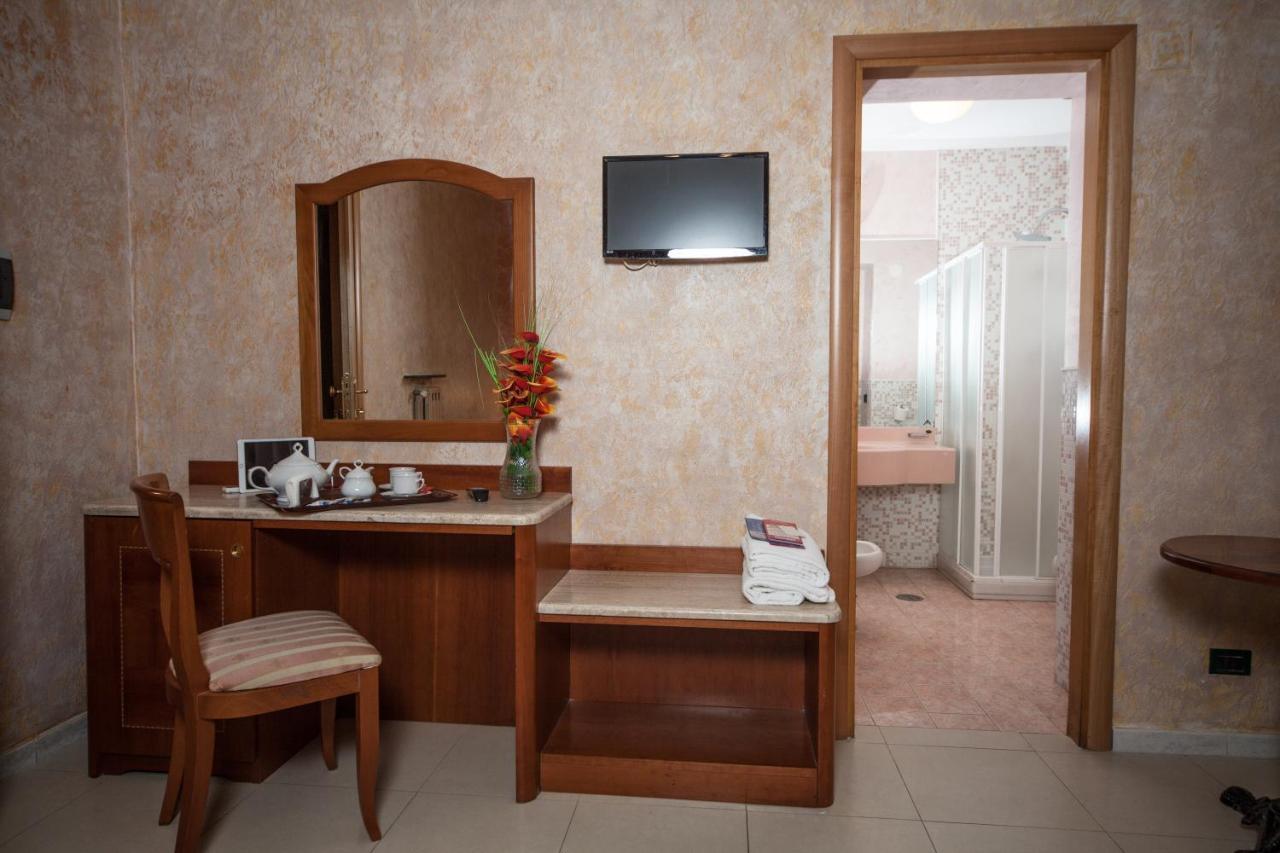 Hotel Cesare 14 나폴리 외부 사진